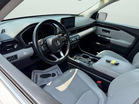 Used 2025 Honda Pilot Touring image 11