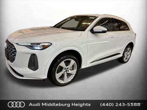 Used 2025 Audi Q5 Premium Plus w/ Premium Plus AWD/4WD image 2