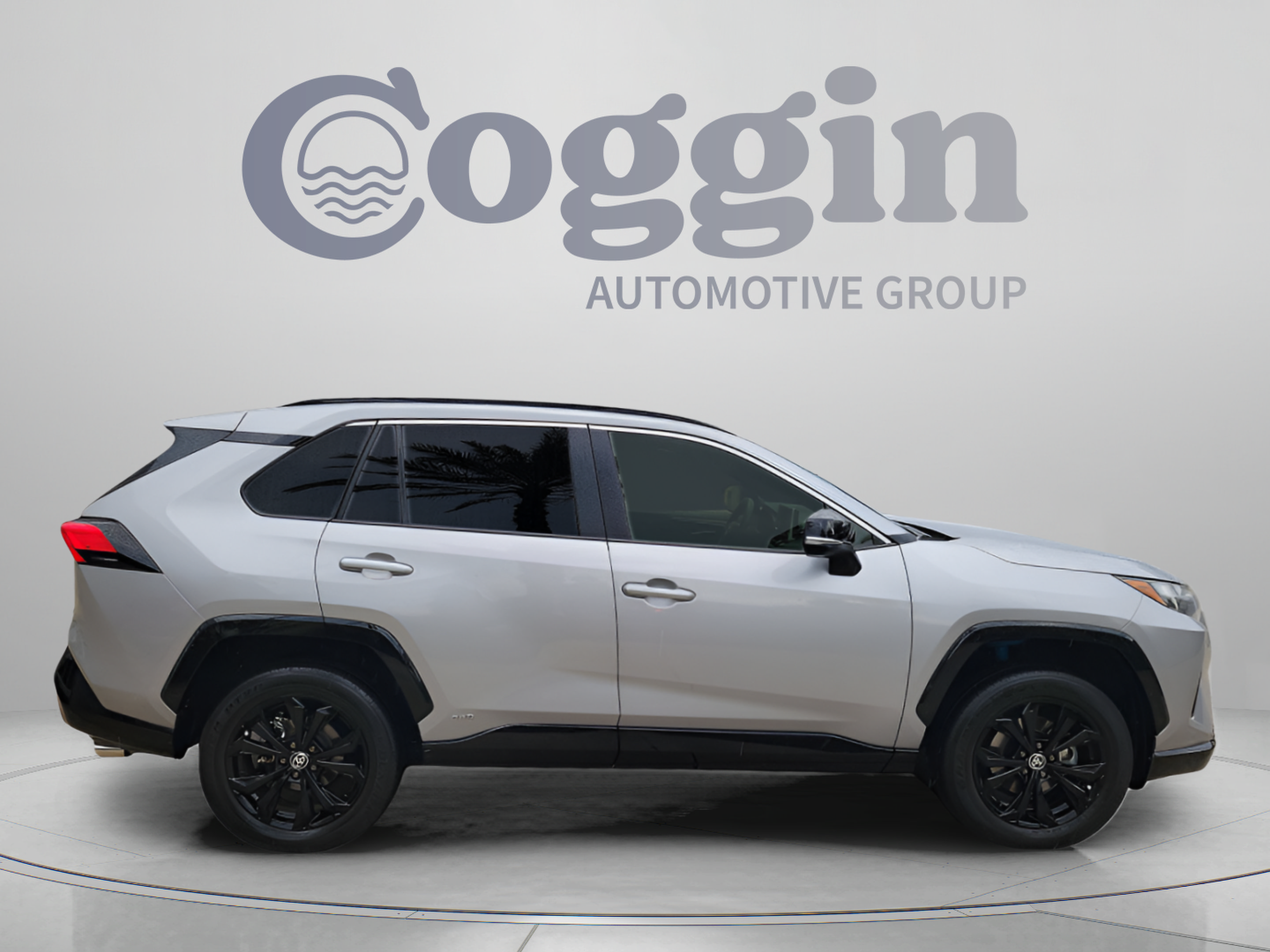 Used 2024 Toyota RAV4 SE w/ Convenience Package AWD/4WD image 4