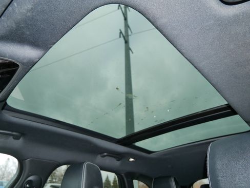 Used 2022 Land Rover Range Rover Velar R-Dynamic S image 27