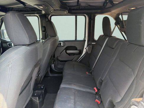 Used 2018 Jeep Wrangler Unlimited Sport S AWD/4WD image 13