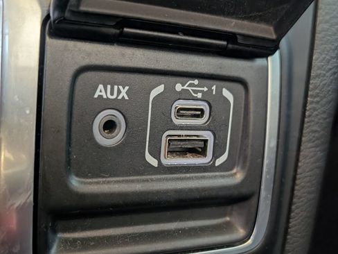 Used 2020 Jeep Wrangler Unlimited Sahara AWD/4WD image 28
