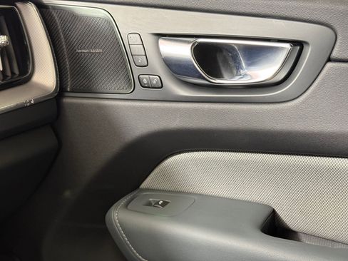 Used 2020 Volvo XC60 T5 R-Design image 27