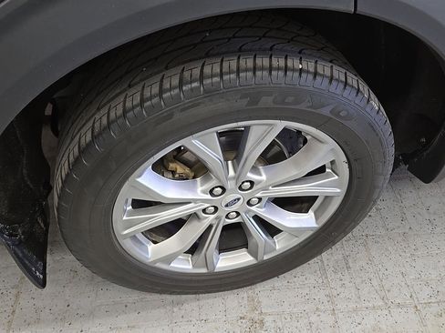 Used 2023 Ford Explorer XLT image 18