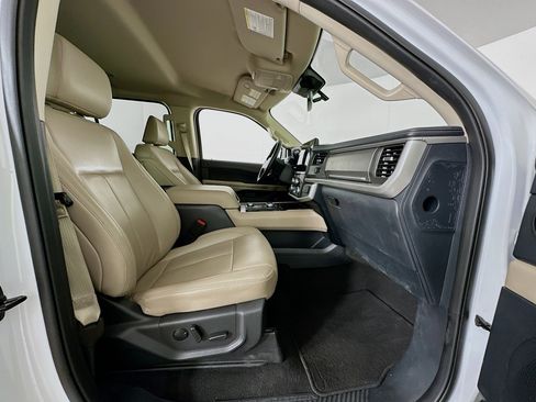Used 2024 Ford Expedition Max XLT image 33