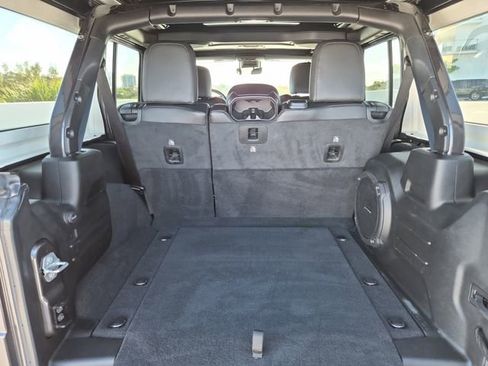 Used 2021 Jeep Wrangler Unlimited Sahara image 12