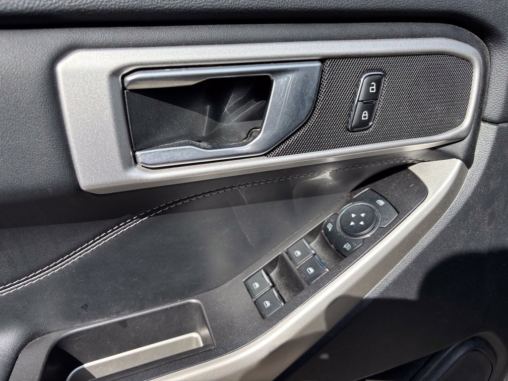 Used 2023 Ford Explorer XLT AWD/4WD image 33