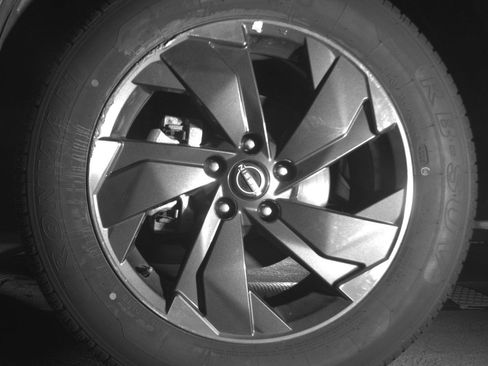 Used 2025 Nissan Rogue SV AWD/4WD image 12