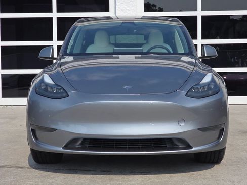 Used 2024 Tesla Model Y Long Range RWD image 10