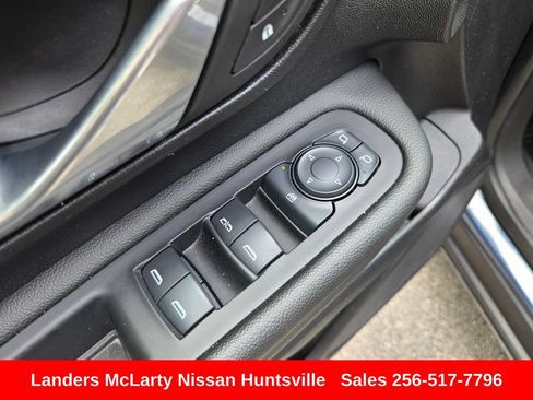 Used 2024 GMC Terrain SLE AWD/4WD image 21