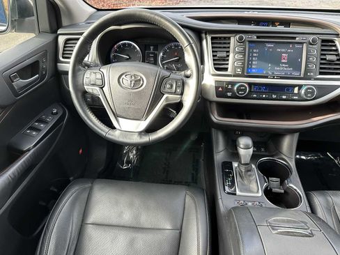 Used 2015 Toyota Highlander Limited image 17