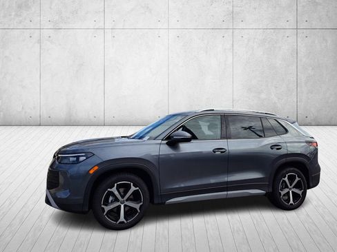 New 2025 Volkswagen Tiguan SE image 9