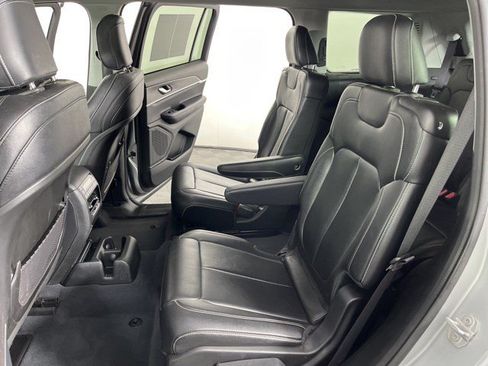 Used 2023 Jeep Grand Cherokee L Limited AWD/4WD image 40