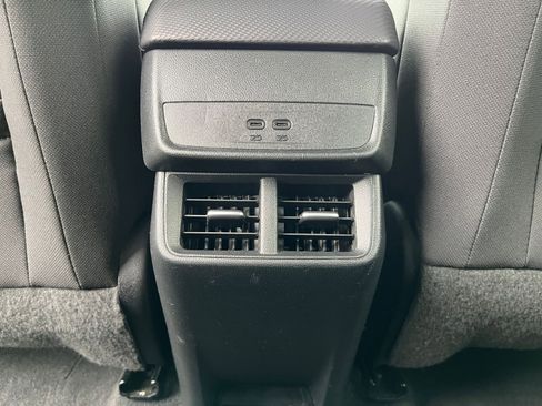 Used 2025 Chevrolet Equinox LT image 23