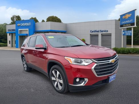 Used 2020 Chevrolet Traverse LT w/ LT Premium Package image 2