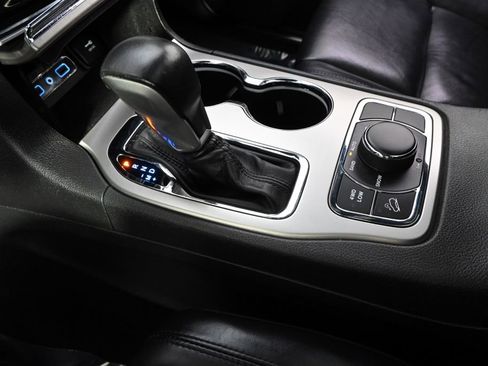 Used 2019 Jeep Grand Cherokee Limited image 32