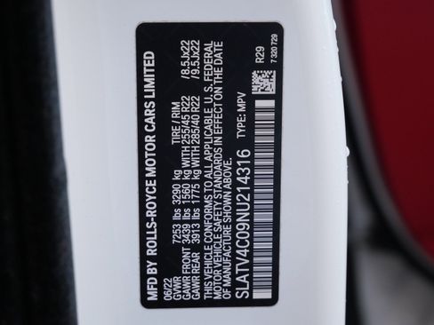 Certified 2022 Rolls-Royce Cullinan w/ Cullinan Package image 34