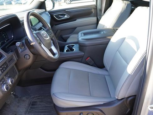 Certified 2024 GMC Yukon XL SLT w/ SLT Premium Package AWD/4WD image 6