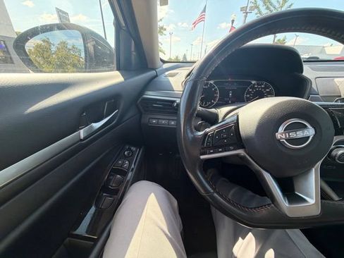 Used 2024 Nissan Altima 2.5 SR FWD image 33