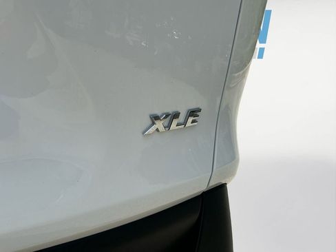 Used 2025 Toyota RAV4 XLE FWD image 18