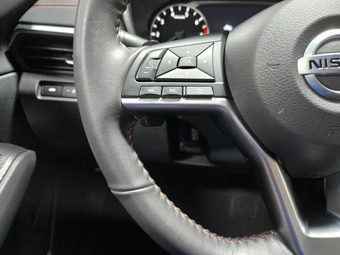 Used 2022 Nissan Altima 2.5 SR AWD/4WD image 14