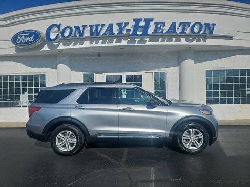 Used 2024 Ford Explorer XLT w/ Equipment Group 202A AWD/4WD image 1