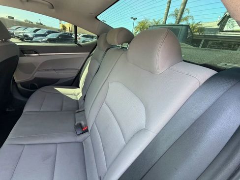 Used 2017 Hyundai Elantra SE FWD image 20