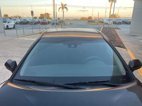 Used 2018 Toyota Camry SE image 3