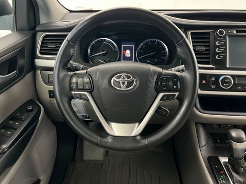 Used 2019 Toyota Highlander XLE AWD/4WD image 13