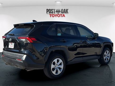 Used 2024 Toyota RAV4 LE image 7