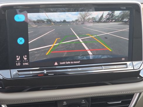 Used 2025 Volkswagen Atlas SE image 9