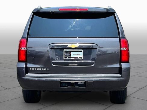Used 2017 Chevrolet Suburban LT RWD image 5