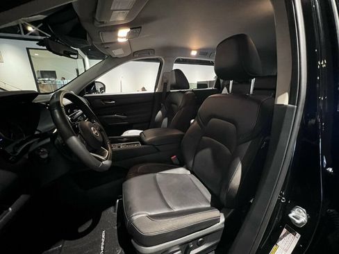Used 2025 Nissan Pathfinder SL w/ Cargo Package FWD image 16