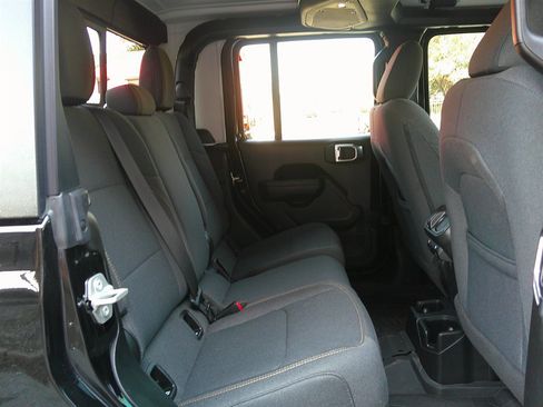 Used 2024 Jeep Gladiator Sport image 32