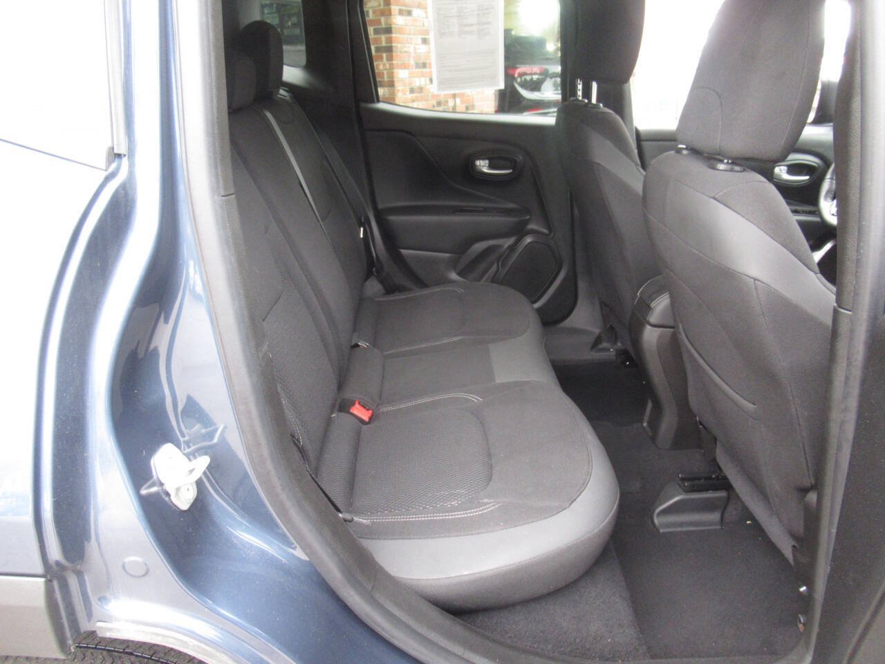 Used 2023 Jeep Renegade Latitude w/ Premium Group AWD/4WD image 9