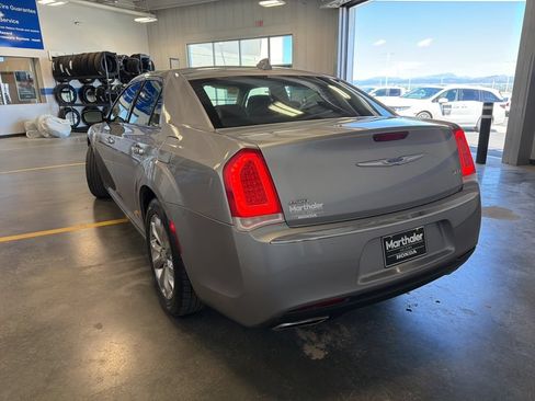 Used 2018 Chrysler 300 Limited AWD/4WD image 7