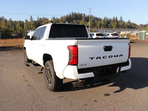 Certified 2025 Toyota Tacoma SR5 AWD/4WD image 7