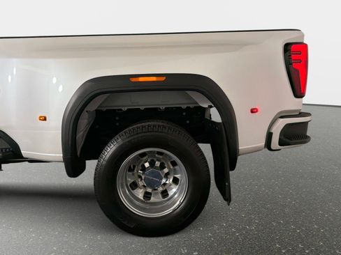 Used 2025 GMC Sierra 3500 Denali Ultimate AWD/4WD image 13