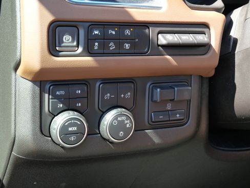 Used 2023 Chevrolet Tahoe High Country AWD/4WD image 21