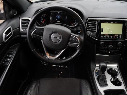 Certified 2022 Jeep Grand Cherokee Laredo X image 20