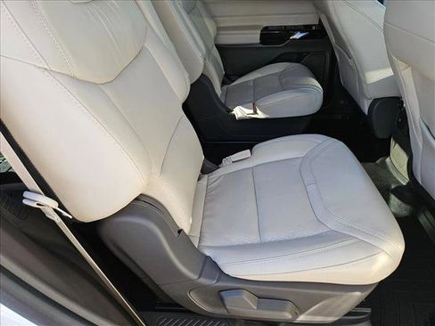 Used 2023 Ford Explorer Platinum w/ Technology Package image 21