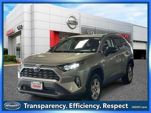 Used 2021 Toyota RAV4 LE AWD/4WD image 4