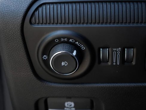 Used 2023 Jeep Wagoneer L Series II RWD image 19