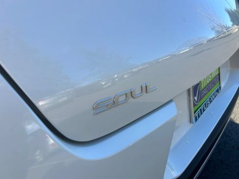 Used 2025 Kia Soul LX FWD image 31