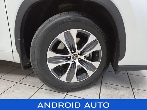 Used 2022 Toyota Highlander XLE AWD/4WD image 8