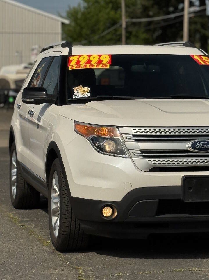 Used 2015 Ford Explorer XLT w/ Equipment Group 202A AWD/4WD image 3