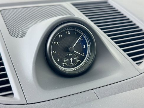 New 2025 Porsche Macan image 17