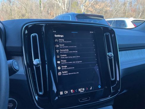 Certified 2023 Volvo XC40 B5 Ultimate w/ Protection Package Premier image 24