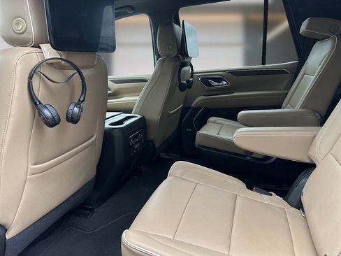 Used 2021 Chevrolet Tahoe Premier w/ Premium Package RWD image 17
