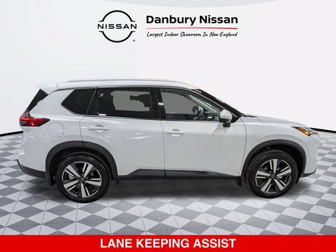 Certified 2025 Nissan Rogue SL w/ SL Premium Package AWD/4WD image 2